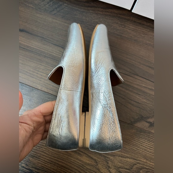 Gentle Souls by Kenneth Cole Eugene Flat Silver (Size 6.5) - Picture 5 of 10